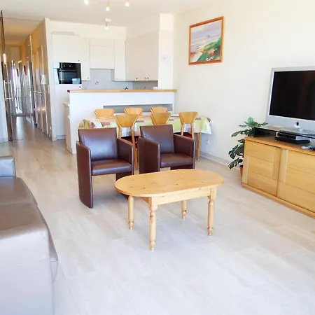 In Near Sandy Beaches, Cleaning Included * Nieuwpoort